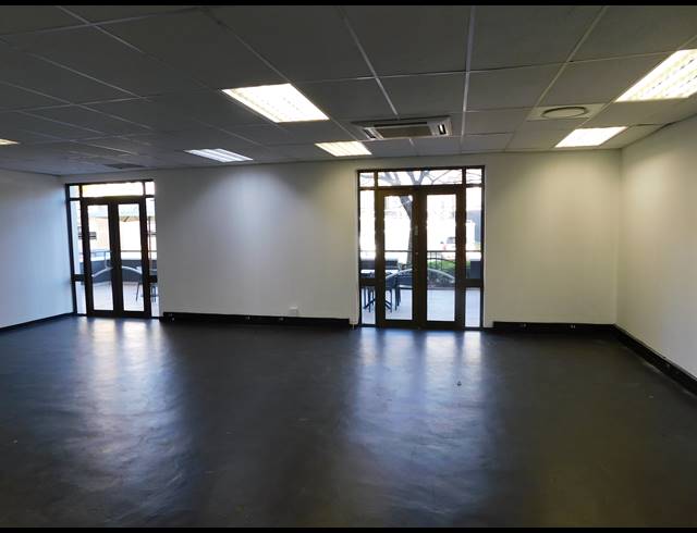 253M² OFFICE TO LET IN HYDE PARK